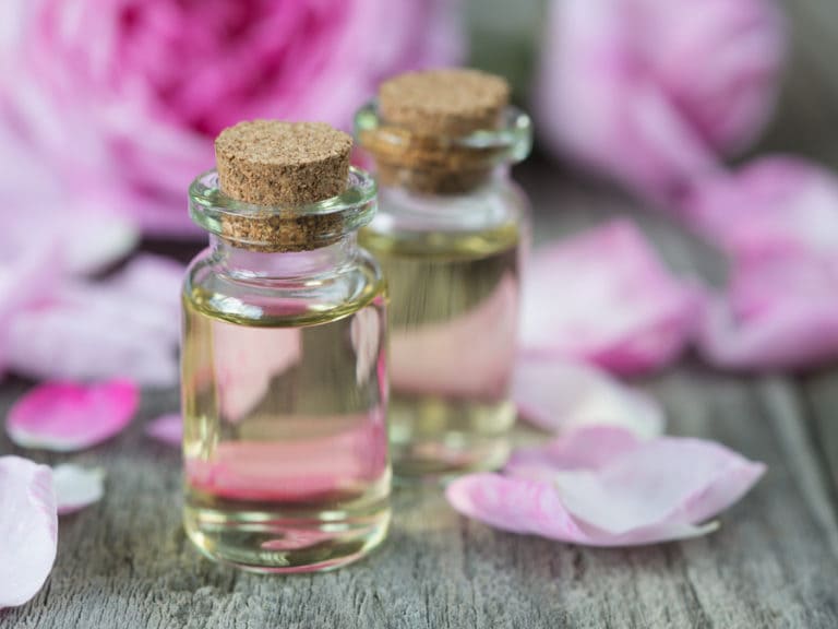 fleurs-pétales-rose-raffinement-parfum-768x576_0.jpg