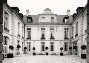 hotel-grand-veneur-1-1024x725@2x-300x212.jpg 